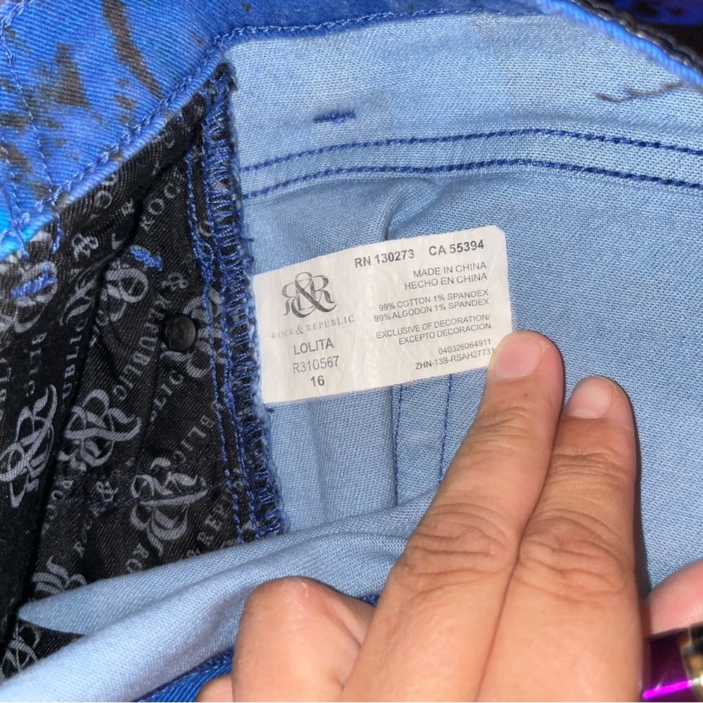 COPY - ROCK & REPUBLIC SHORTS - Picture 3 of 4